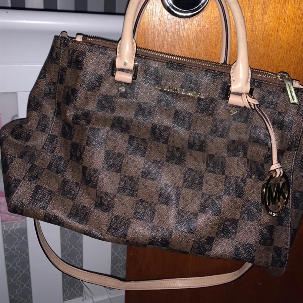 ‼️SOLD‼️Michael Kors purse with strap!